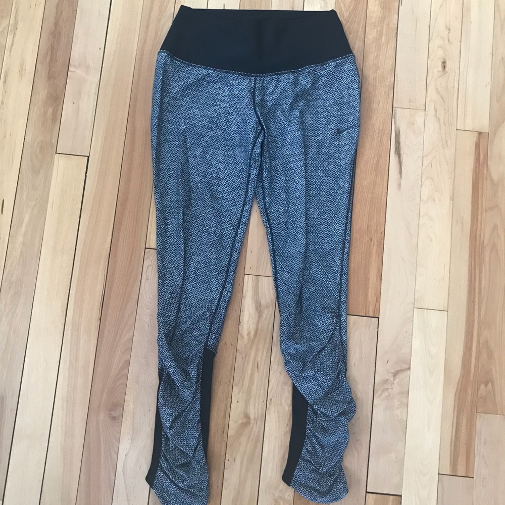 Nike Grey/Black patterned leggings